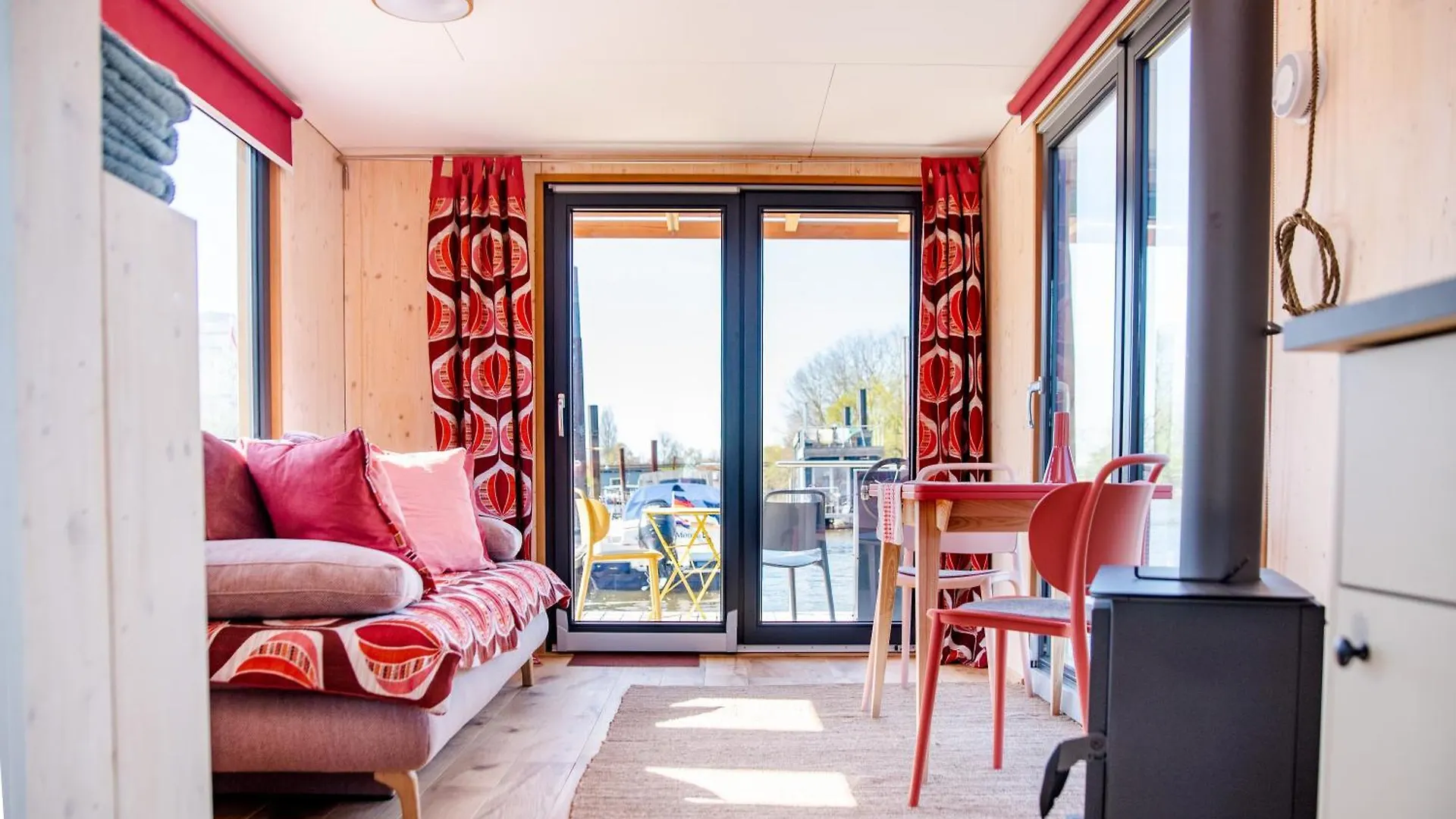 Botel Hotel Besonderer Urlaub Auf Hausboot Tystnaden Hamburg Deutschland